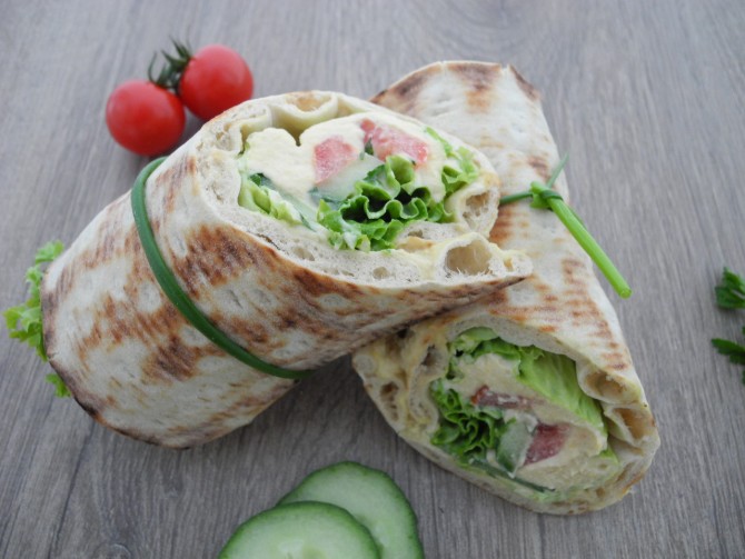 Wrap mit Hummus