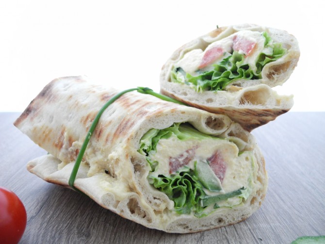 Wrap mit Hummus