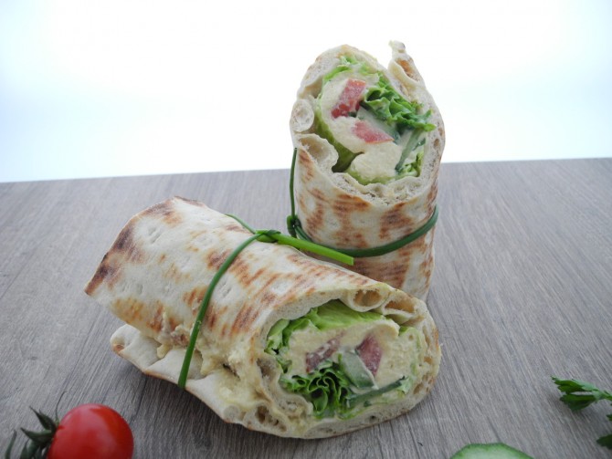 Wrap mit Hummus