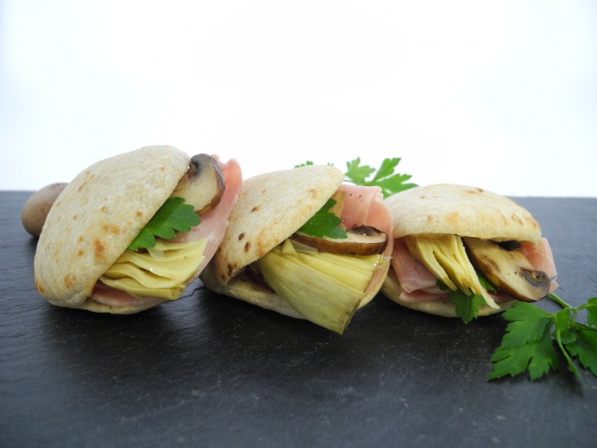 Mini Pita Kochschinken, Champignons und Artischocken