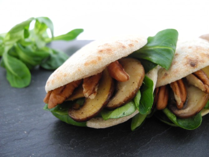 Mini Pita Pilze, Nüsse und Nüsslisalat