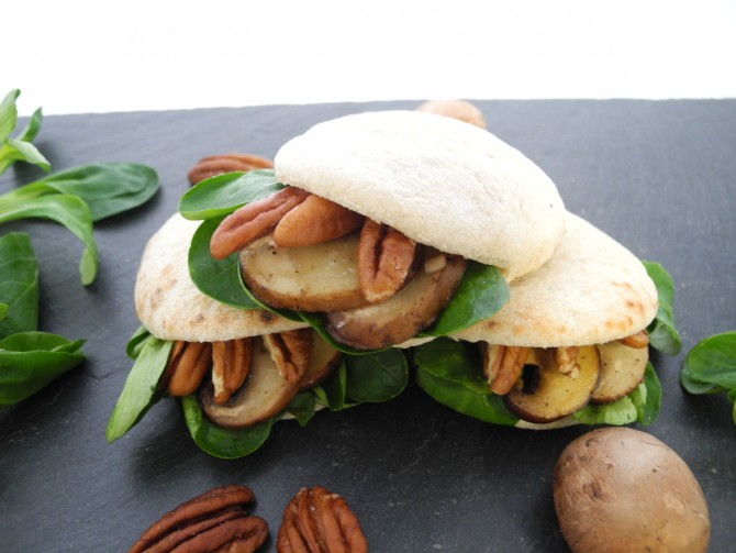 Mini Pita Pilze, Nüsse und Nüsslisalat