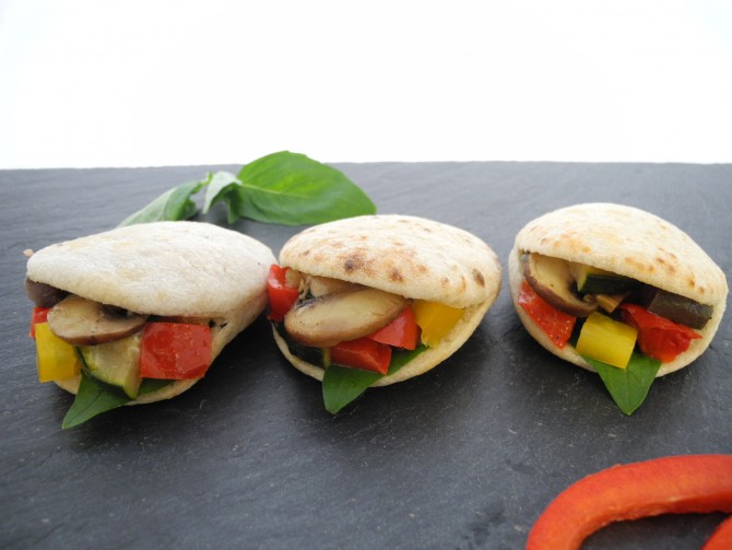 Mini Pita mediterranes grilliertes Gemüse
