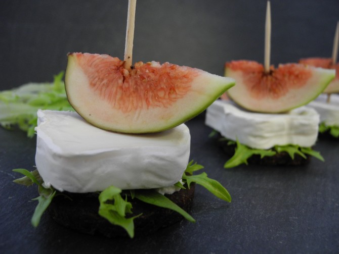 Mini Tower mit Ziegenkäse und frischer Feige