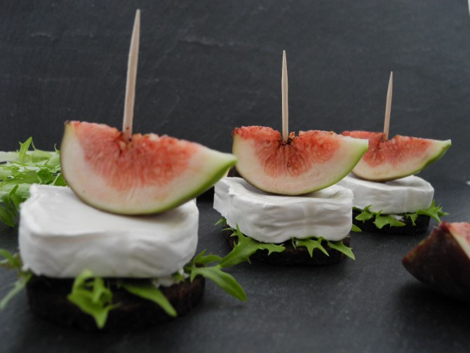 Mini Tower mit Ziegenkäse und frischer Feige