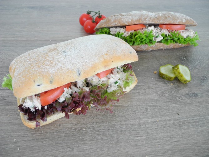 Sandwich Deep Blue