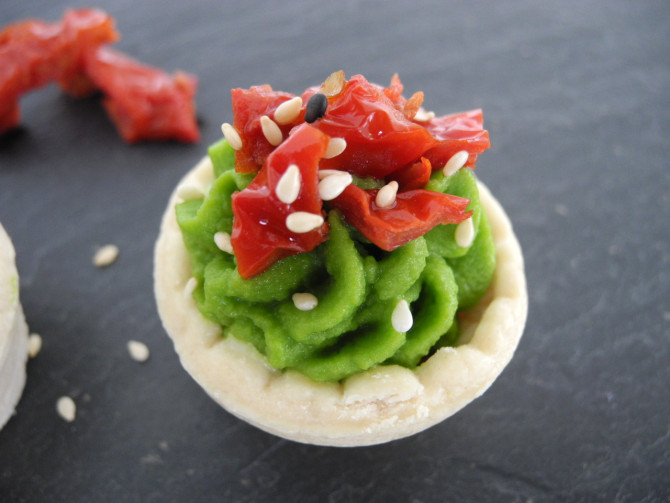 Tartelette Erbse getrocknete Tomate
