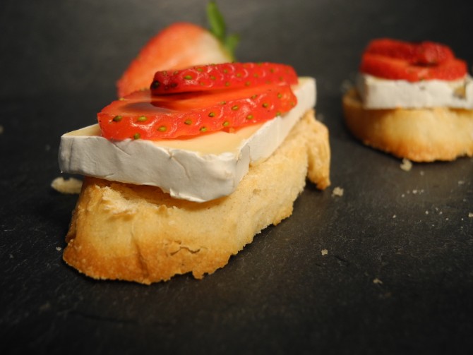 Crostini Brie Erdbeere