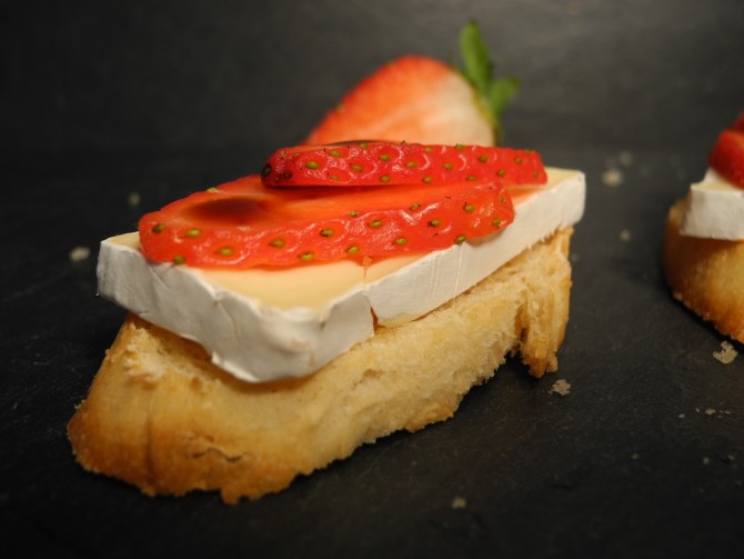 Crostini Brie Erdbeere