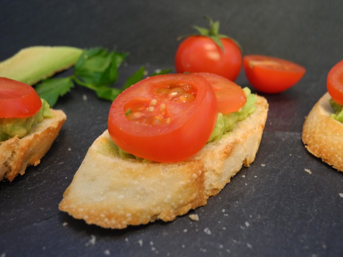 Crostini Avocado Tomate