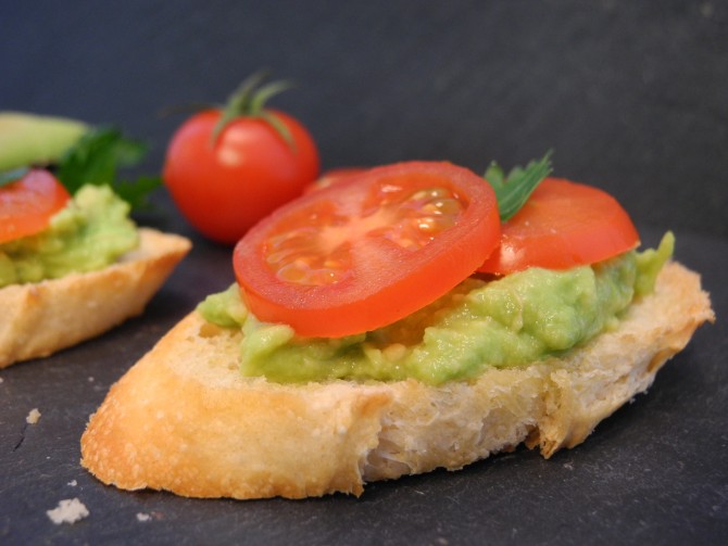 Crostini Avocado Tomate