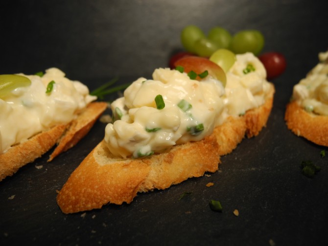 Lunch Crostini Brie Honig
