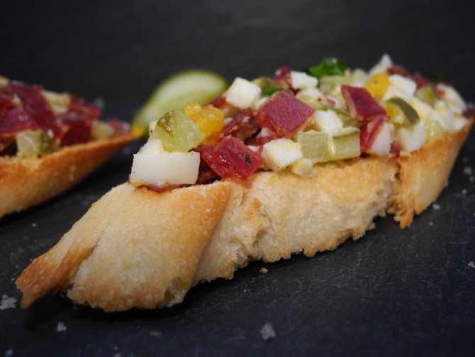 Lunch Crostini Bünderfleischtartare