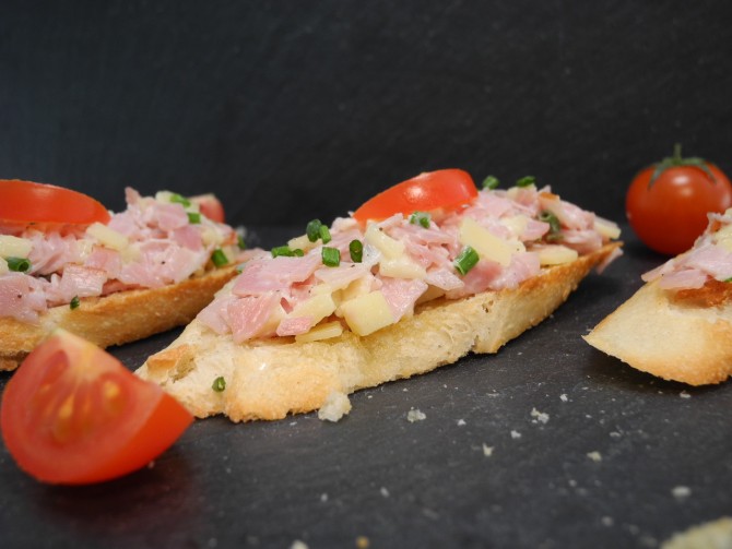 Lunch Crostini Gryére Schinken
