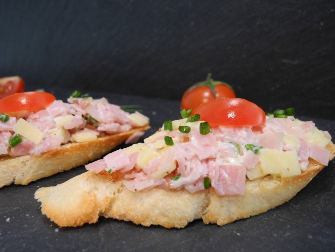 Lunch Crostini Gryére Schinken