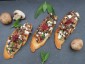 Lunch Crostini Pilz Speck Preiselbeere