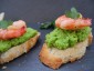 Crostini Crevette auf Erbsenpürree